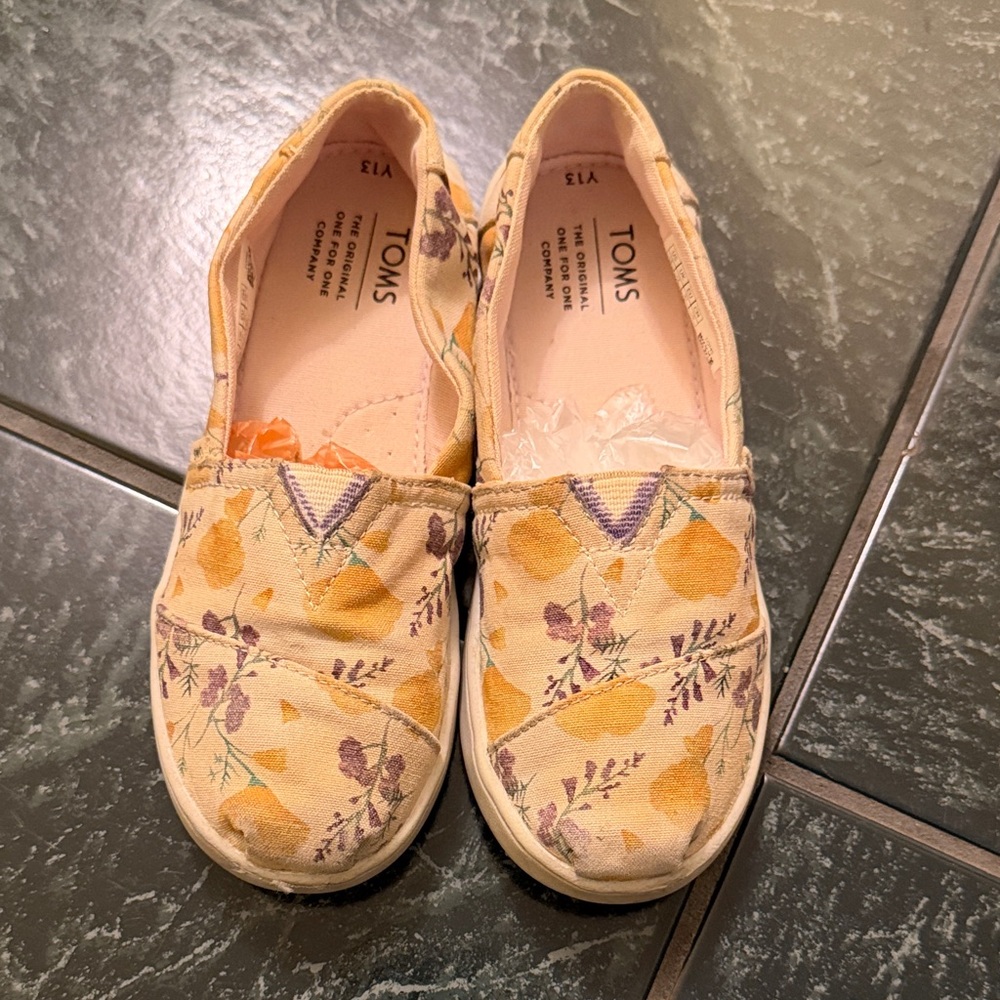 Toms Lemon Floral Canvas Slip-Ons in Cream, Yellow & Purple